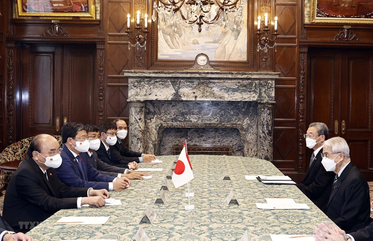 Chủ tịch nước Nguyễn Xuân Phúc hội kiến Chủ tịch Thượng viện Nhật Bản Hidehisa Otsuji. (Ảnh: TTXVN)