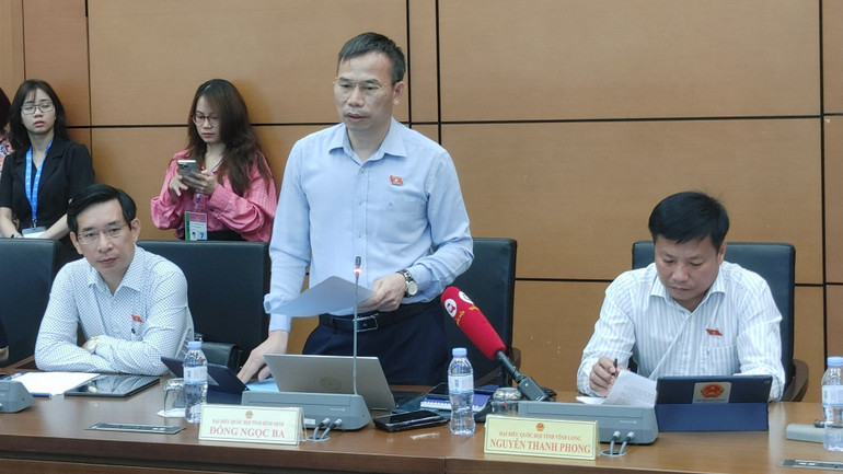 Đại biểu Đồng Ngọc Ba (Bình Định) phát biểu thảo luận tại Tổ 8. (Ảnh: TRUNG HƯNG)