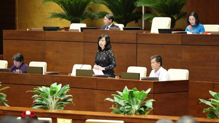 Bộ trưởng Y tế Đào Hồng Lan giải trình, làm rõ một số vấn đề đại biểu Quốc hội nêu. (Ảnh: DUY LINH)