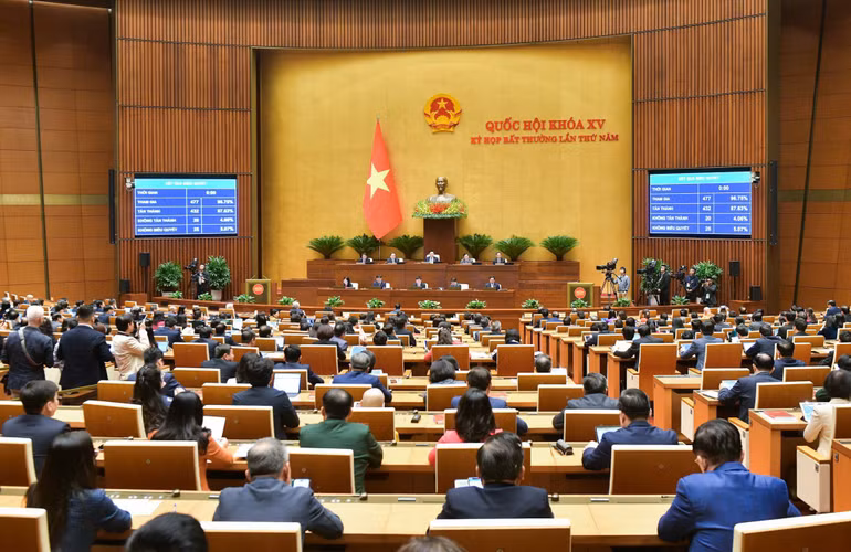 Quốc hội biểu quyết thông qua Luật Đất đai (sửa đổi). (Ảnh: DUY LINH)