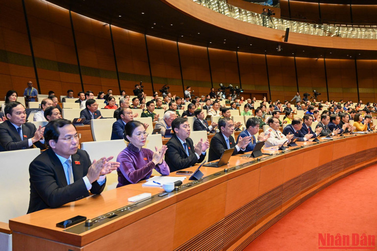 Các đại biểu Quốc hội dự phiên họp chiều 15/11. (Ảnh: DUY LINH)
