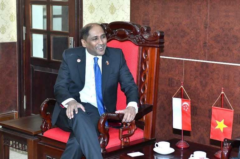 Đại sứ Singapore Jaya Ratnam phát biểu tại buổi làm việc. (Ảnh: ĐĂNG KHOA)