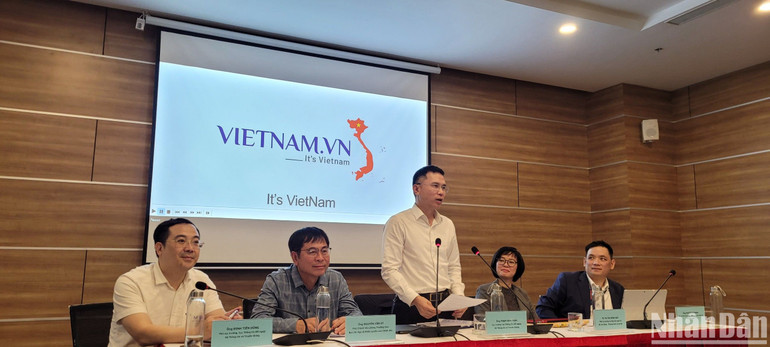 Ông Phạm Anh Tuấn, Cục trưởng Cục Thông tin đối ngoại, Bộ Thông tin và Truyền thông phát biểu tại lễ ra mắt nền tảng https://vietnam.vn. (Ảnh: HẢI ĐĂNG)