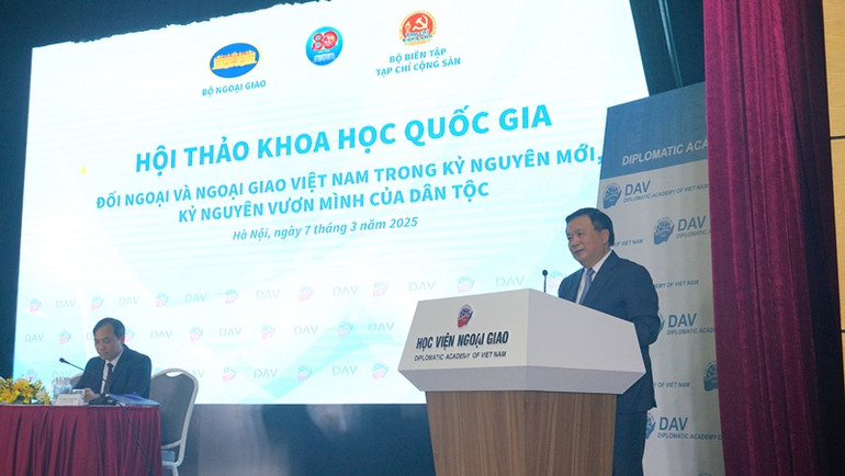 Đồng chí Nguyễn Xuân Thắng, Ủy viên Bộ Chính trị, Giám đốc Học viện Chính trị quốc gia Hồ Chí Minh, Chủ tịch Hội đồng Lý luận Trung ương phát biểu. (Ảnh: TRUNG HƯNG)