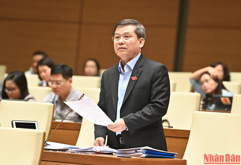 Viện trưởng Viện kiểm sát nhân dân tối cao Lê Minh Trí giải trình, làm rõ một số vấn đề. (Ảnh: ĐĂNG KHOA)