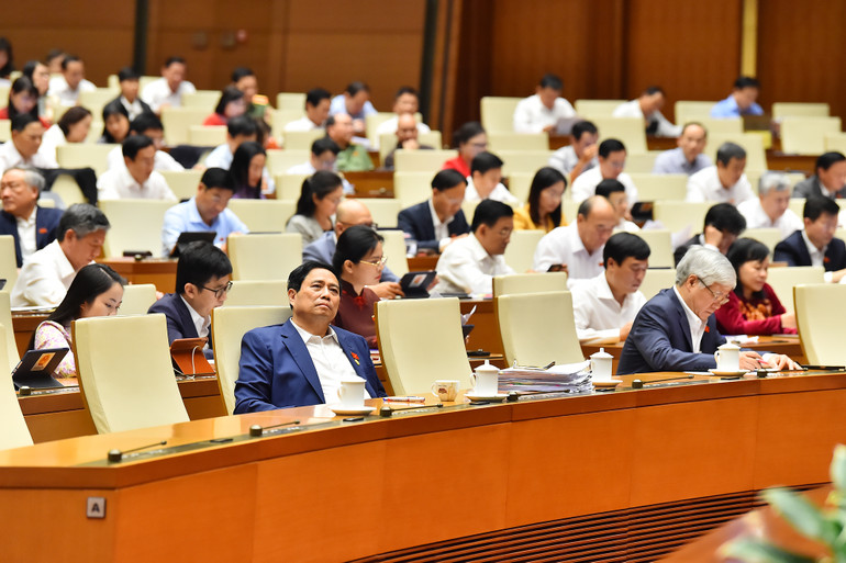 Các đại biểu tham dự phiên họp của Quốc hội chiều 23/10. (Ảnh: THỦY NGUYÊN)