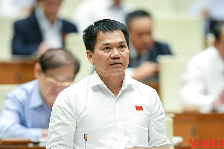 Đại biểu Dương Khắc Mai - Đoàn đại biểu Quốc hội tỉnh Đắk Nông phát biểu. (Ảnh: DUY LINH) Đại biểu Dương Khắc Mai - Đoàn đại biểu Quốc hội tỉnh Đắk Nông phát biểu. (Ảnh: DUY LINH)