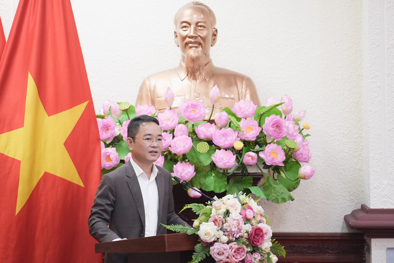 TS Vũ Hoài Nam, Tổng Biên tập Báo Pháp luật Việt Nam phát biểu tại buổi lễ. (Ảnh: TRUNG HƯNG)