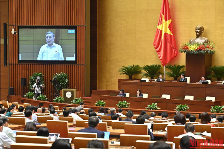 Bộ trưởng Công an Tô Lâm giải trình làm rõ một số vấn đề đại biểu Quốc hội quan tâm. (Ảnh: ĐĂNG KHOA)