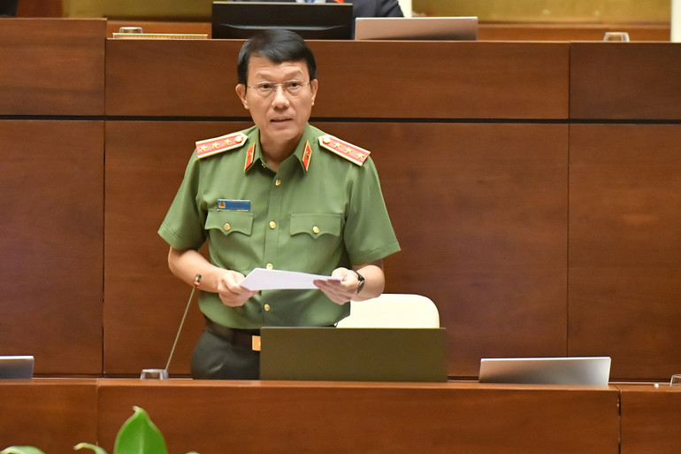 Bộ trưởng Công an Lương Tam Quang giải trình, làm rõ một số vấn đề đại biểu Quốc hội nêu. (Ảnh: ĐĂNG KHOA) Bộ trưởng Công an Lương Tam Quang giải trình, làm rõ một số vấn đề đại biểu Quốc hội nêu. (Ảnh: ĐĂNG KHOA)