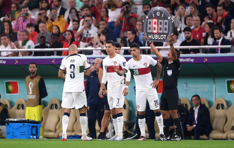 Ronaldo vào sân từ băng ghế dự bị. (Ảnh: FIFA)