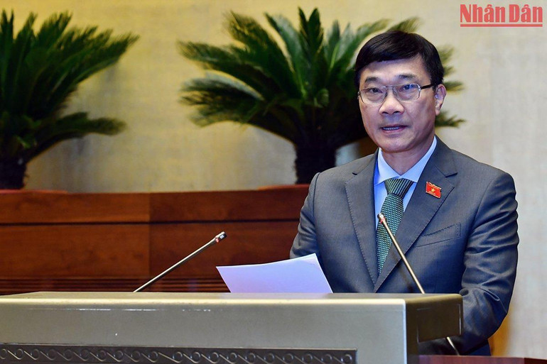 Chủ nhiệm Ủy ban Kinh tế của Quốc hội Vũ Hồng Thanh trình bày Báo cáo tiếp thu, chỉnh lý và giải trình ý kiến đại biểu Quốc hội về dự thảo Nghị quyết về Kế hoạch phát triển kinh tế-xã hội năm 2023. (Ảnh: THỦY NGUYÊN) Chủ nhiệm Ủy ban Kinh tế của Quốc hội Vũ Hồng Thanh trình bày Báo cáo tiếp thu, chỉnh lý và giải trình ý kiến đại biểu Quốc hội về dự thảo Nghị quyết về Kế hoạch phát triển kinh tế-xã hội năm 2023. (Ảnh: THỦY NGUYÊN)