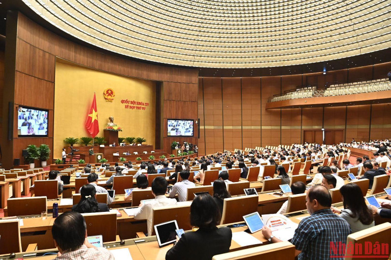 Đại biểu Quốc hội dự phiên họp tại Hội trường Diên Hồng chiều 26/10.