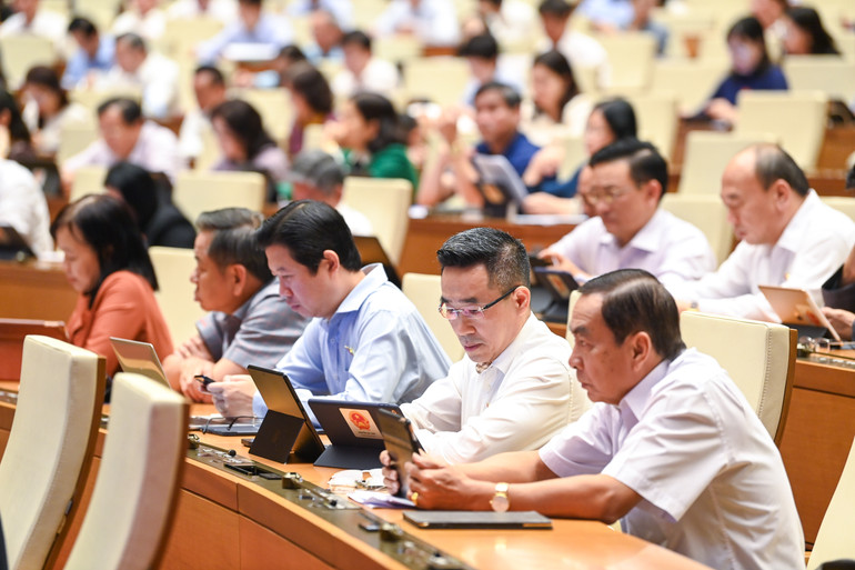 Các đại biểu tham dự phiên chất vấn của Quốc hội, chiều 6/11. (Ảnh: DUY LINH) Các đại biểu tham dự phiên chất vấn của Quốc hội, chiều 6/11. (Ảnh: DUY LINH)