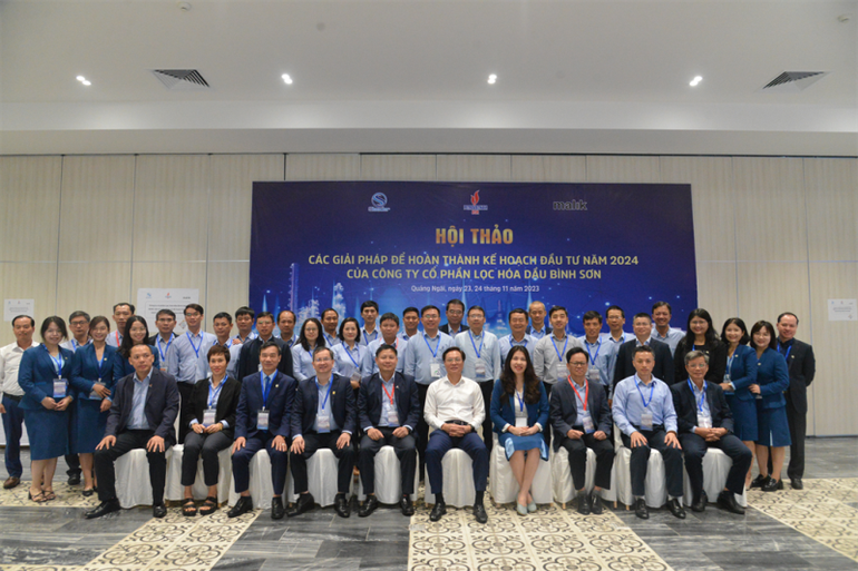 Các đại biểu tham dự hội thảo chụp ảnh lưu niệm. Các đại biểu tham dự hội thảo chụp ảnh lưu niệm.