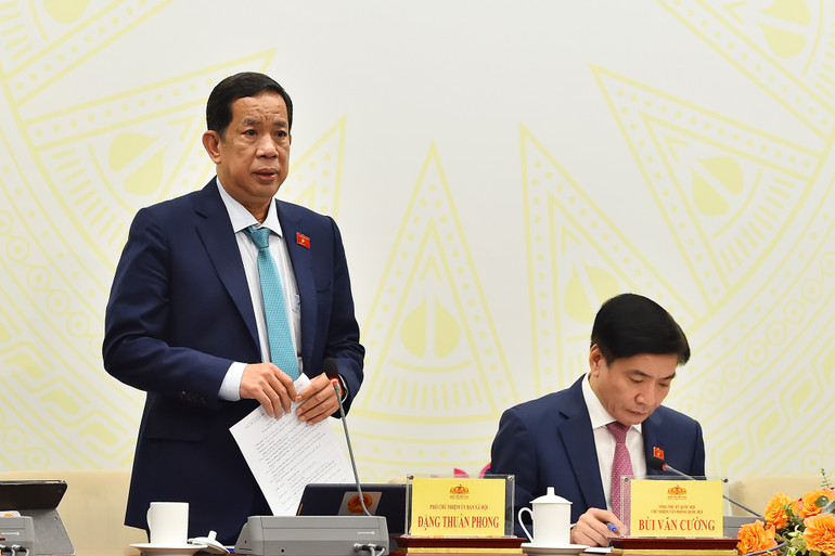 Ông Đặng Thuần Phong, Phó Chủ nhiệm Ủy ban Xã hội của Quốc hội phát biểu tại họp báo. (Ảnh: THỦY NGUYÊN) Ông Đặng Thuần Phong, Phó Chủ nhiệm Ủy ban Xã hội của Quốc hội phát biểu tại họp báo. (Ảnh: THỦY NGUYÊN)