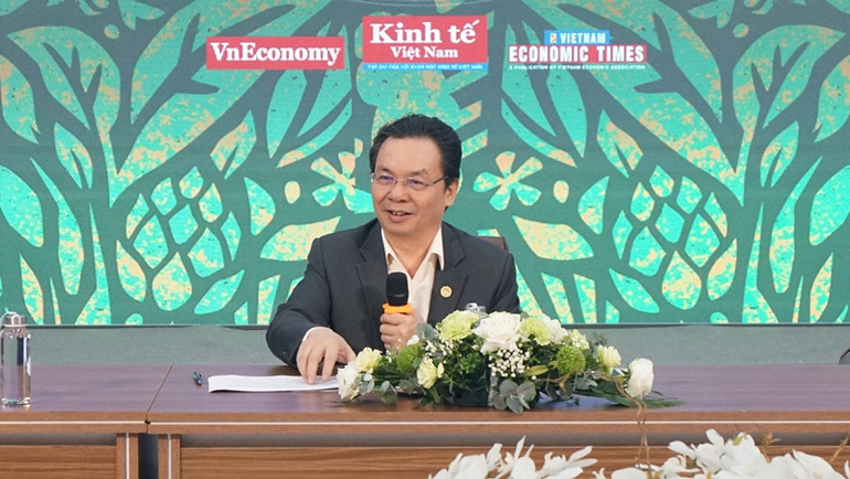 Đại biểu Quốc hội, GS, TS Hoàng Văn Cường, Ủy viên Ủy ban Tài chính, Ngân sách của Quốc hội phát biểu tại hội thảo. (Ảnh: TRUNG HƯNG)