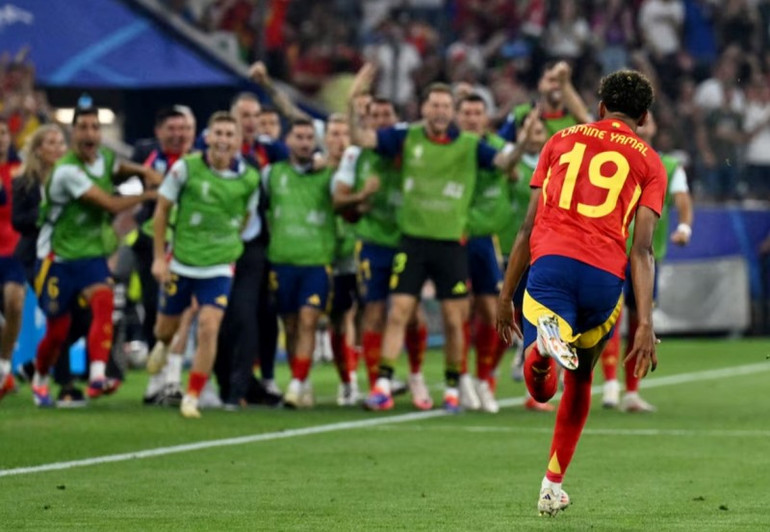 Lamine Yamal ghi bàn gỡ hòa cho Tây Ban Nha và đi vào lịch sử bóng đá thế giới với tư cách là cầu thủ trẻ nhất trong lịch sử ghi bàn ở World Cup hoặc EURO. (Ảnh: Reuters) Lamine Yamal ghi bàn gỡ hòa cho Tây Ban Nha và đi vào lịch sử bóng đá thế giới với tư cách là cầu thủ trẻ nhất trong lịch sử ghi bàn ở World Cup hoặc EURO. (Ảnh: Reuters)