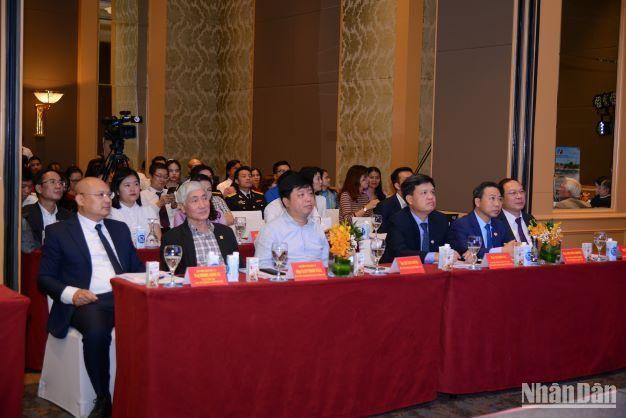 Các đại biểu tham dự lễ trao giải.