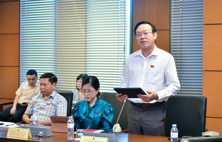 Đại biểu Nguyễn Văn Dương (Tiền Giang) phát biểu. (Ảnh: quochoi.vn) Đại biểu Nguyễn Văn Dương (Tiền Giang) phát biểu. (Ảnh: quochoi.vn)