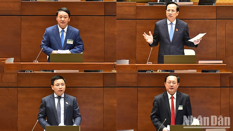 (Từ phải sang) Bộ trưởng Lao động-Thương binh và Xã hội Đào Ngọc Dung; Bộ trưởng, Chủ nhiệm Ủy ban Dân tộc Hầu A Lềnh; Bộ trưởng Khoa học và Công nghệ Huỳnh Thành Đạt và Bộ trưởng Giao thông vận tải Nguyễn Văn Thắng là 4 vị tư lệnh ngành đăng đàn trả lời chất vấn của các đại biểu Quốc hội tại Kỳ họp thứ 5, Quốc hội khóa XV. (Từ phải sang) Bộ trưởng Lao động-Thương binh và Xã hội Đào Ngọc Dung; Bộ trưởng, Chủ nhiệm Ủy ban Dân tộc Hầu A Lềnh; Bộ trưởng Khoa học và Công nghệ Huỳnh Thành Đạt và Bộ trưởng Giao thông vận tải Nguyễn Văn Thắng là 4 vị tư lệnh ngành đăng đàn trả lời chất vấn của các đại biểu Quốc hội tại Kỳ họp thứ 5, Quốc hội khóa XV.