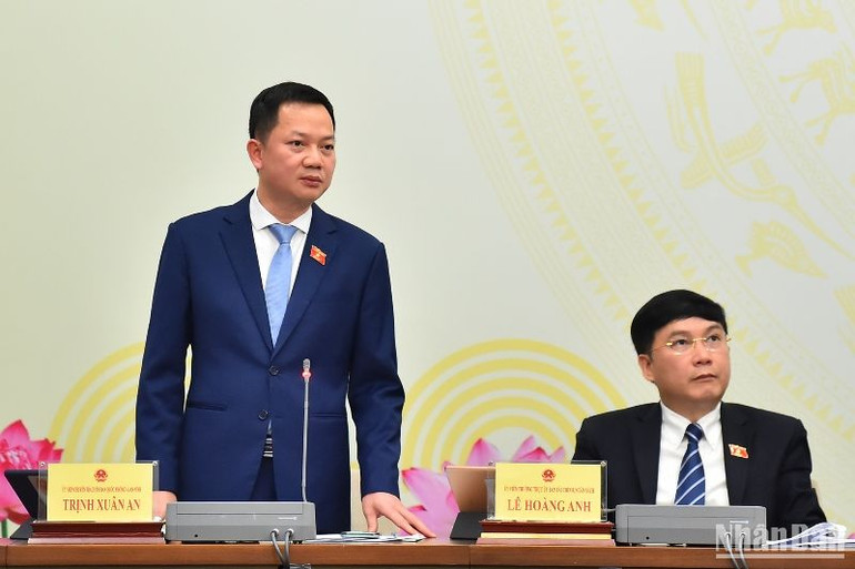 Ủy viên chuyên trách Ủy ban Quốc phòng và An ninh của Quốc hội Trịnh Xuân An phát biểu. (Ảnh: THỦY NGUYÊN)