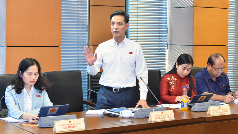 Đại biểu Đinh Ngọc Quý (Đoàn đại biểu Quốc hội tỉnh Gia Lai), Ủy viên Thường trực Ủy ban Xã hội của Quốc hội phát biểu thảo luận tại Tổ 17. (Ảnh: THỦY NGUYÊN)