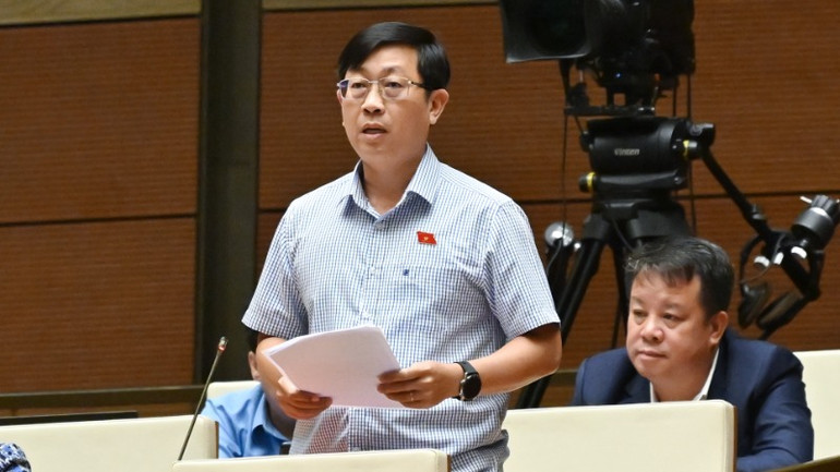 Đại biểu Nguyễn Hữu Thông (Bình Thuận) phát biểu. (Ảnh: THỦY NGUYÊN)