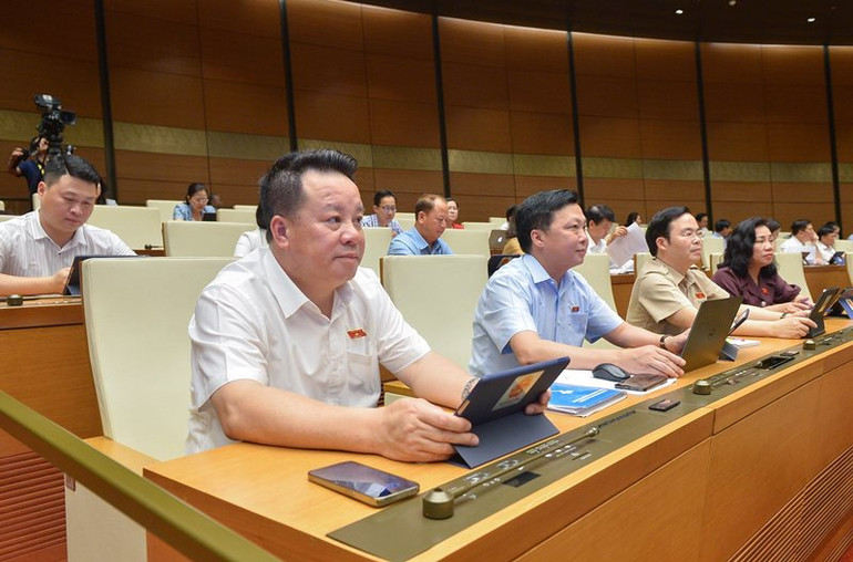 Các đại biểu Quốc hội tham dự phiên thảo luận chiều 1/6. (Ảnh: THỦY NGUYÊN)