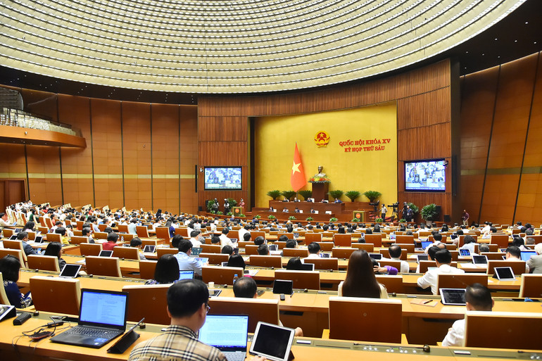 Quang cảnh phiên thảo luận của Quốc hội, sáng 1/11. (Ảnh: THỦY NGUYÊN)