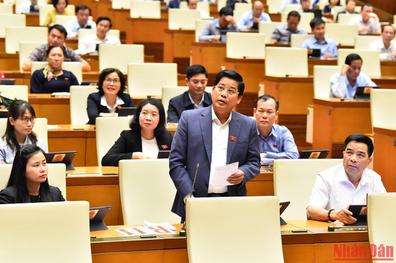 Đại biểu Dương Văn Phước (Quảng Nam) phát biểu. (Ảnh: THỦY NGUYÊN)