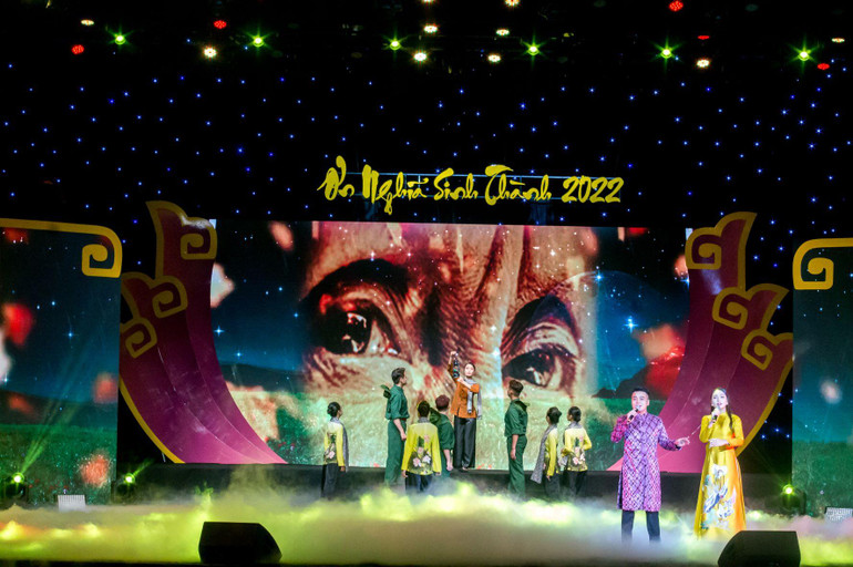 Các tiết mục được dàn dựng công phu, mang lại nhiều cung bậc cảm xúc cho khán giả.