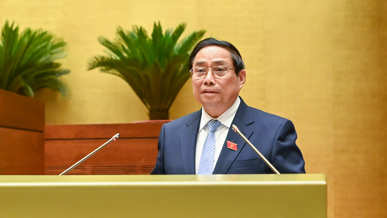 Thủ tướng Chính phủ Phạm Minh Chính trình bày báo cáo.