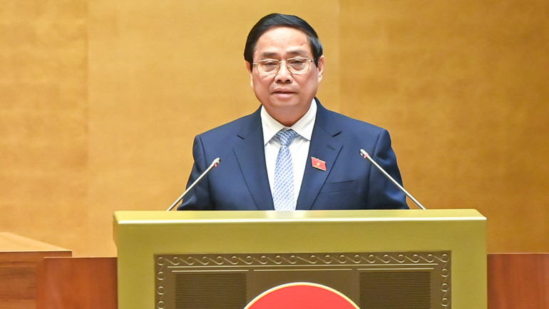 Thủ tướng Chính phủ Phạm Minh Chính trình bày báo cáo.