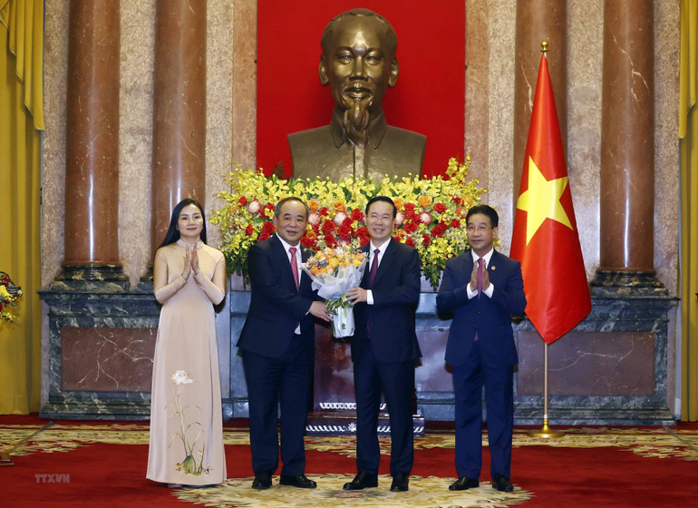 Chủ tịch nước Võ Văn Thưởng gặp mặt lãnh đạo, cán bộ, công chức, viên chức, người lao động Văn phòng Chủ tịch nước. (Ảnh: TTXVN)