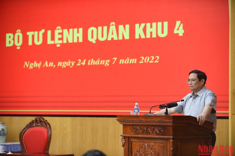 Thủ tướng Phạm Minh Chính phát biểu động viên cán bộ, chiến sĩ Bộ Tư lệnh Quân khu 4. Thủ tướng Phạm Minh Chính phát biểu động viên cán bộ, chiến sĩ Bộ Tư lệnh Quân khu 4.
