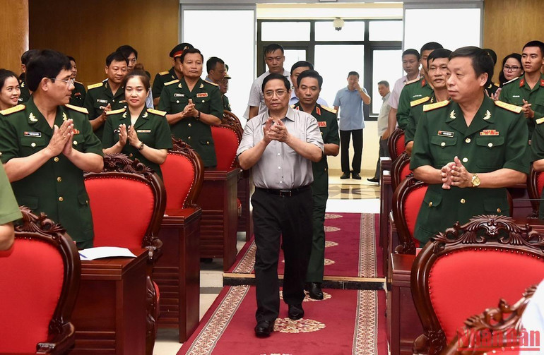 Thủ tướng Phạm Minh Chính thăm Bộ Tư lệnh Quân khu 4. Thủ tướng Phạm Minh Chính thăm Bộ Tư lệnh Quân khu 4.