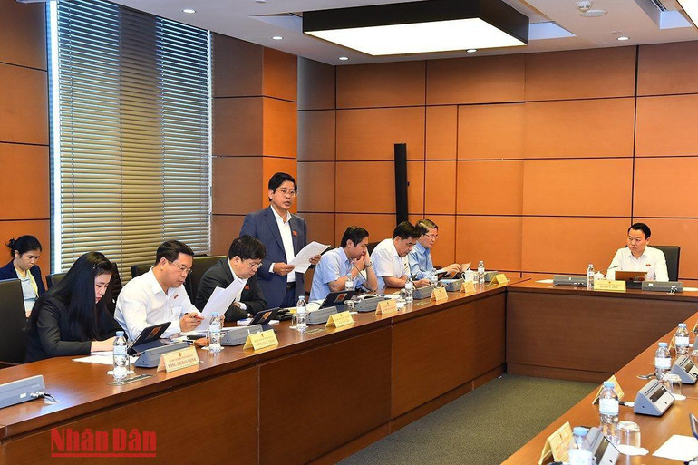 Đại biểu Dương Văn Phước (Quảng Nam) phát biểu. (Ảnh: THỦY NGUYÊN)