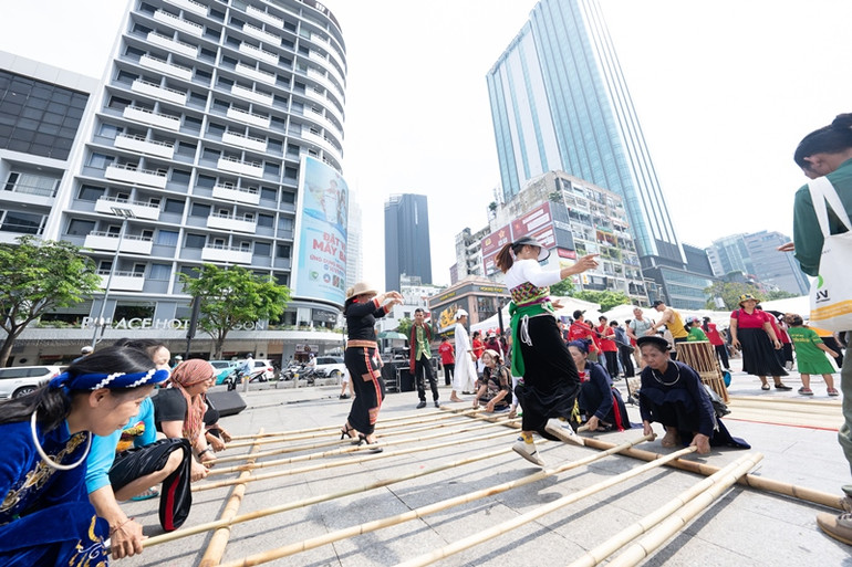 Đa dạng các hoạt động âm nhạc, kết nối cộng đồng diễn ra tại BridgeFest 2023. (Ảnh: ECUE) Đa dạng các hoạt động âm nhạc, kết nối cộng đồng diễn ra tại BridgeFest 2023. (Ảnh: ECUE)