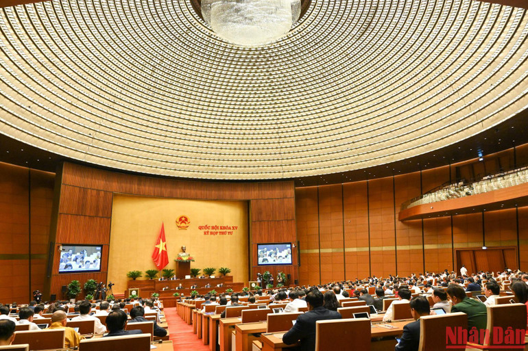 Quang cảnh phiên họp sáng 28/10. (Ảnh: DUY LINH)