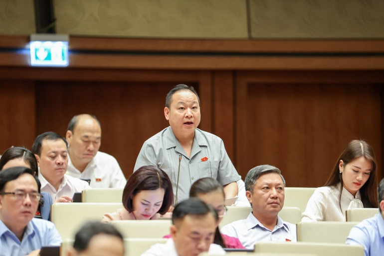 Đại biểu Tráng A Dương (Hà Giang) phát biểu. (Ảnh: DUY LINH)