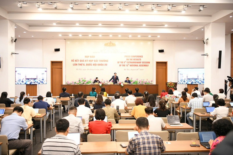 Quang cảnh họp báo công bố kết quả Kỳ họp bất thường lần thứ 8, Quốc hội Khóa XV. (Ảnh: DUY LINH)