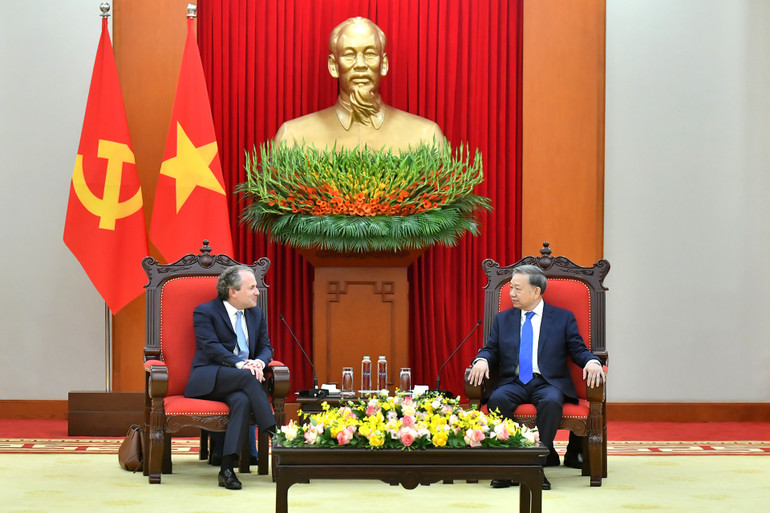 Tổng Bí thư Tô Lâm tiếp ông Daniel Rosen, Giám đốc điều hành Tập đoàn Rosen Partners (Hoa Kỳ). (Ảnh: ĐĂNG KHOA) Tổng Bí thư Tô Lâm tiếp ông Daniel Rosen, Giám đốc điều hành Tập đoàn Rosen Partners (Hoa Kỳ). (Ảnh: ĐĂNG KHOA)