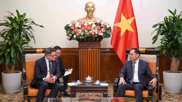 Phó Thủ tướng, Bộ trưởng Ngoại giao Bùi Thanh Sơn tiếp ông Boris Rhein, Thủ hiến bang Hessen (Cộng hòa Liên bang Đức). (Ảnh: Báo Thế giới và Việt Nam)