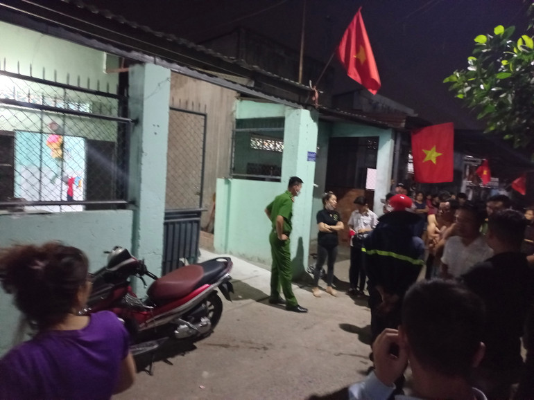 Hiện trường bên ngoài căn nhà anh Thìn thuê. Hiện trường bên ngoài căn nhà anh Thìn thuê.