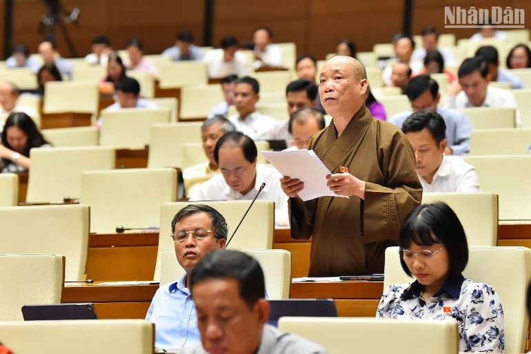 Đại biểu, hòa thượng Thích Bảo Nghiêm - Đoàn đại biểu Quốc hội TP Hà Nội. (Ảnh: THỦY NGUYÊN)