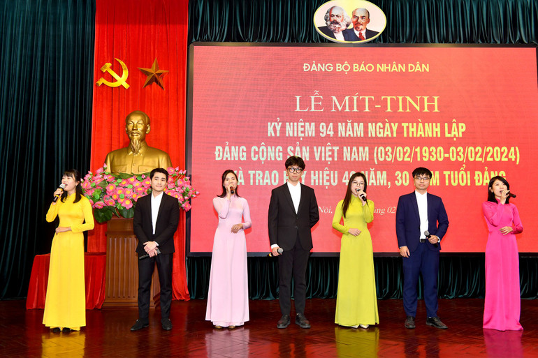 Tiết mục văn nghệ tại lễ kỷ niệm. (Ảnh: ĐĂNG KHOA) Tiết mục văn nghệ tại lễ kỷ niệm. (Ảnh: ĐĂNG KHOA)