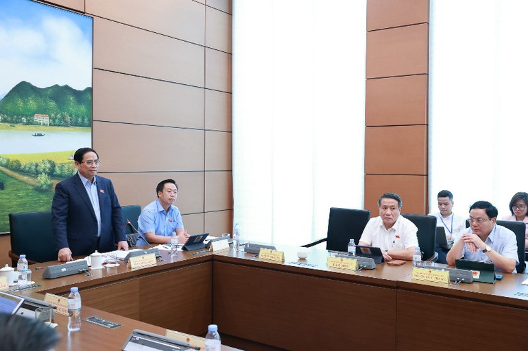 Thủ tướng Phạm Minh Chính phát biểu thảo luận tại Tổ 12. (Ảnh: THỦY NGUYÊN) Thủ tướng Phạm Minh Chính phát biểu thảo luận tại Tổ 12. (Ảnh: THỦY NGUYÊN)