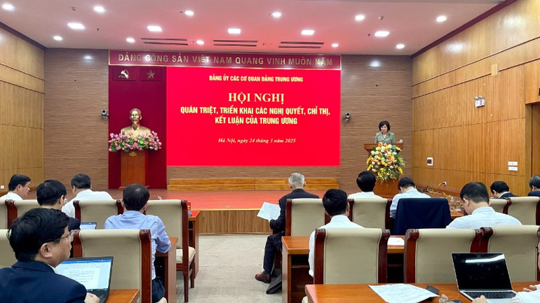 Các đại biểu tham dự hội nghị quán triệt, triển khai các nghị quyết, chỉ thị, kết luận của Trung ương.