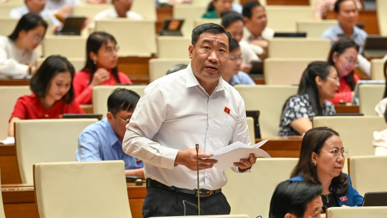 Đại biểu Thạch Phước Bình (Trà Vinh) phát biểu. (Ảnh: BÙI GIANG)